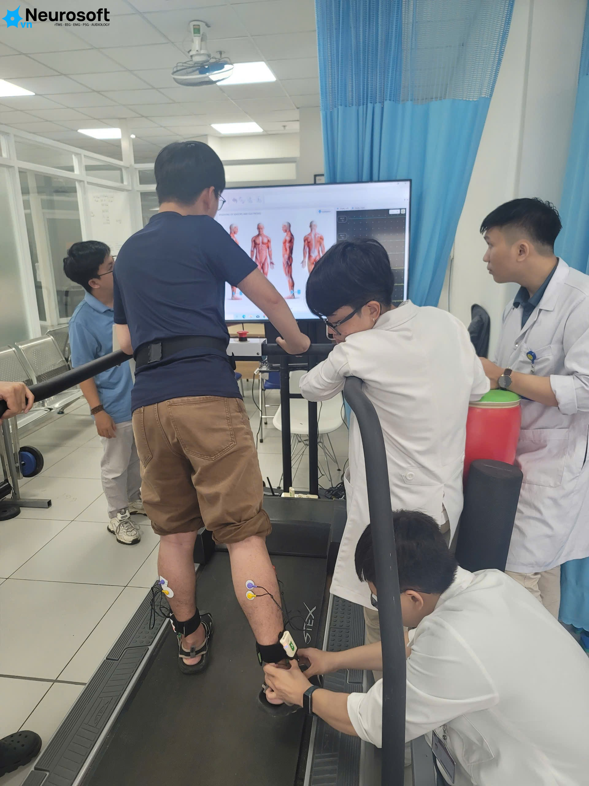 Thiết bị phân tích và điều chỉnh dáng đi