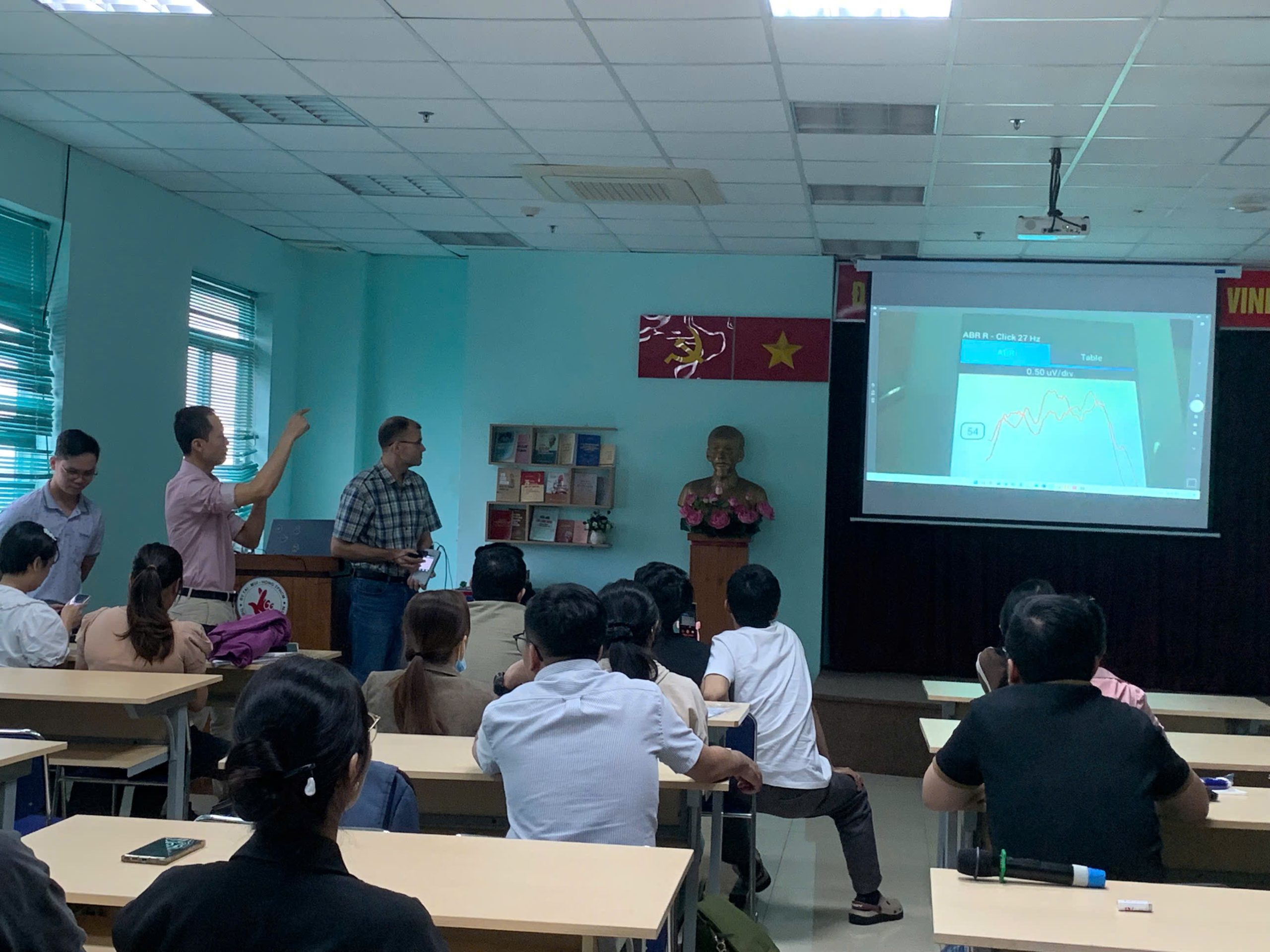 máy đo điện thính giác thân não
